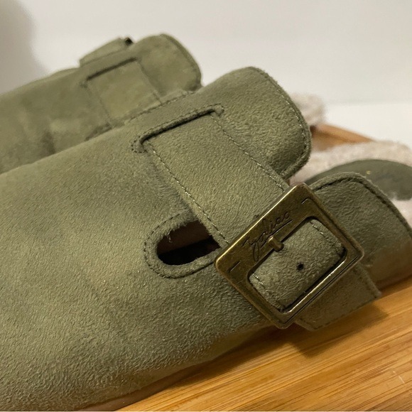 Zodiac Maui Green Faux Suede Clogs Women's 8 Boho Lined Slip On Mule Cozy Cabin - Picture 3 of 9